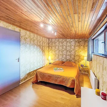 La Combe Des Ours By Interhome